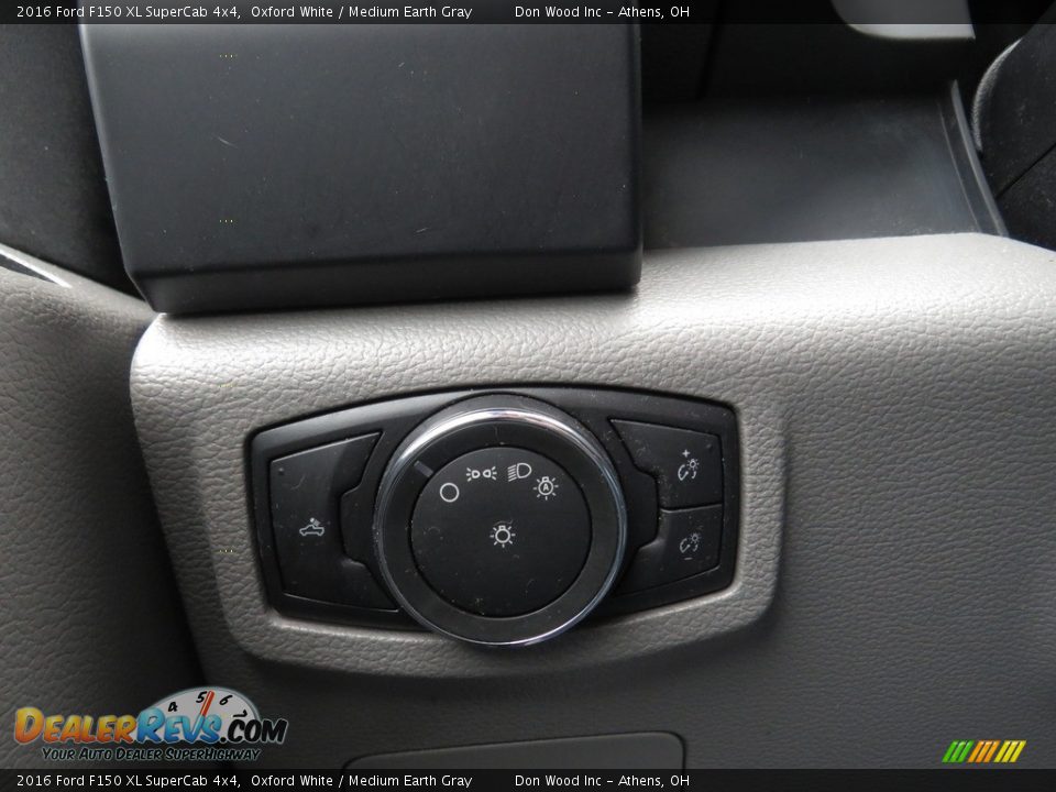 2016 Ford F150 XL SuperCab 4x4 Oxford White / Medium Earth Gray Photo #26