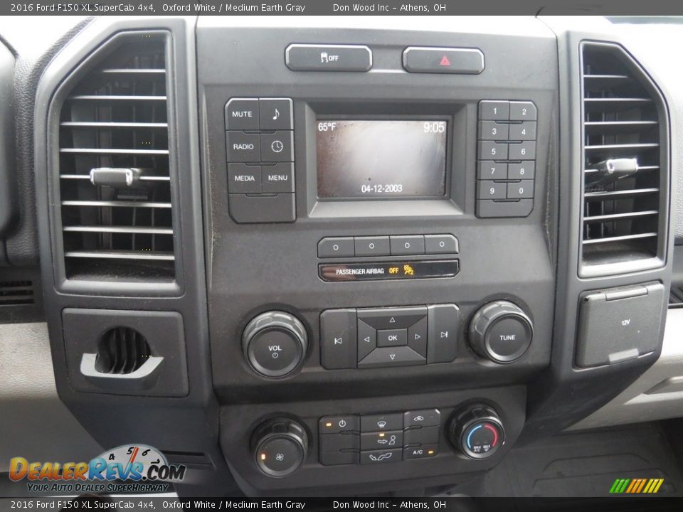 2016 Ford F150 XL SuperCab 4x4 Oxford White / Medium Earth Gray Photo #31