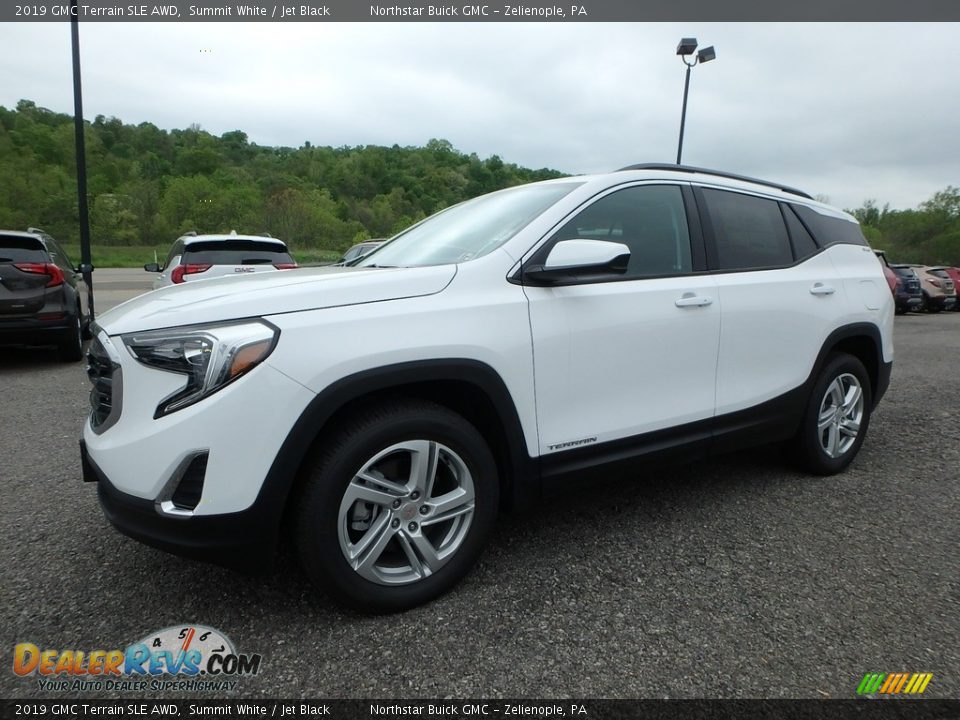 Front 3/4 View of 2019 GMC Terrain SLE AWD Photo #1
