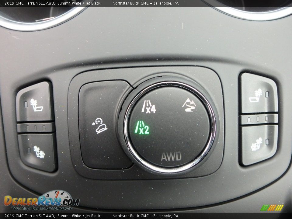 Controls of 2019 GMC Terrain SLE AWD Photo #19