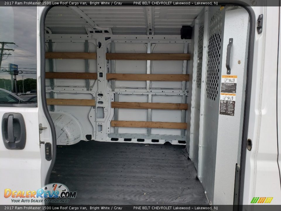 2017 Ram ProMaster 1500 Low Roof Cargo Van Bright White / Gray Photo #3