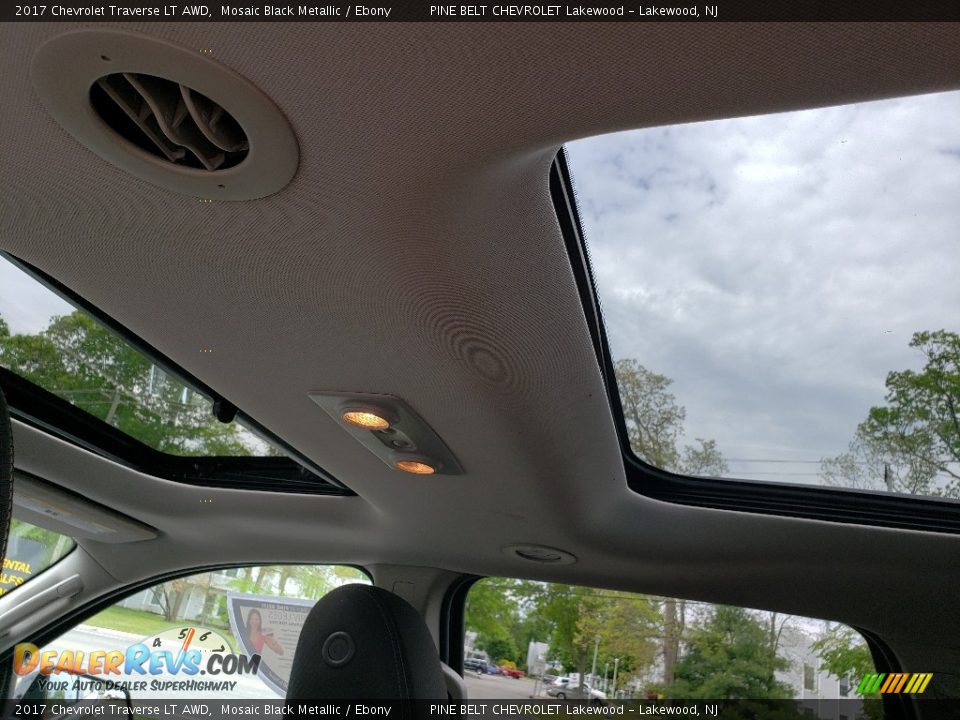 2017 Chevrolet Traverse LT AWD Mosaic Black Metallic / Ebony Photo #24