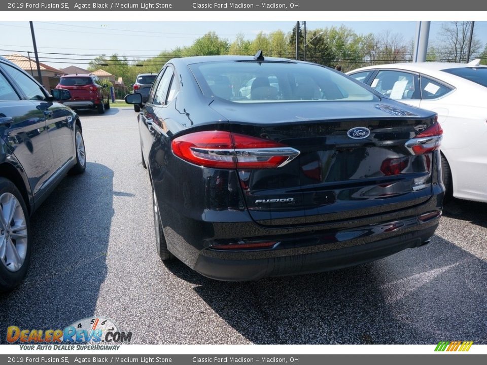 2019 Ford Fusion SE Agate Black / Medium Light Stone Photo #3