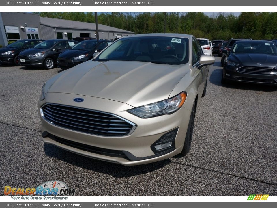2019 Ford Fusion SE White Gold / Light Putty Photo #1