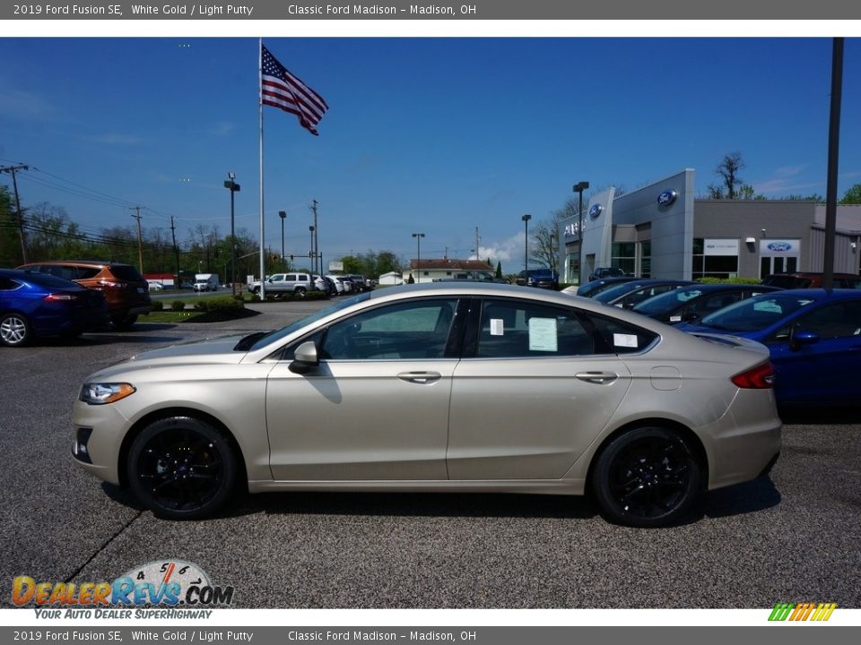 2019 Ford Fusion SE White Gold / Light Putty Photo #2