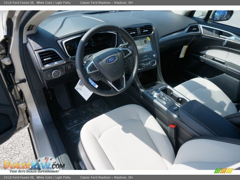 2019 Ford Fusion SE White Gold / Light Putty Photo #4