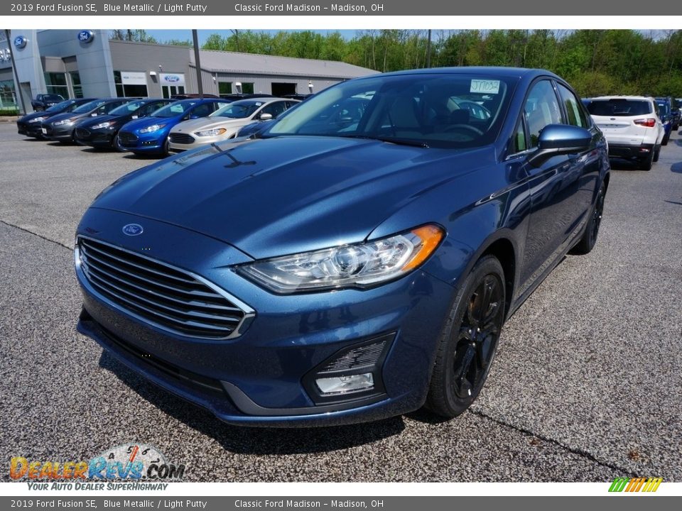 2019 Ford Fusion SE Blue Metallic / Light Putty Photo #1