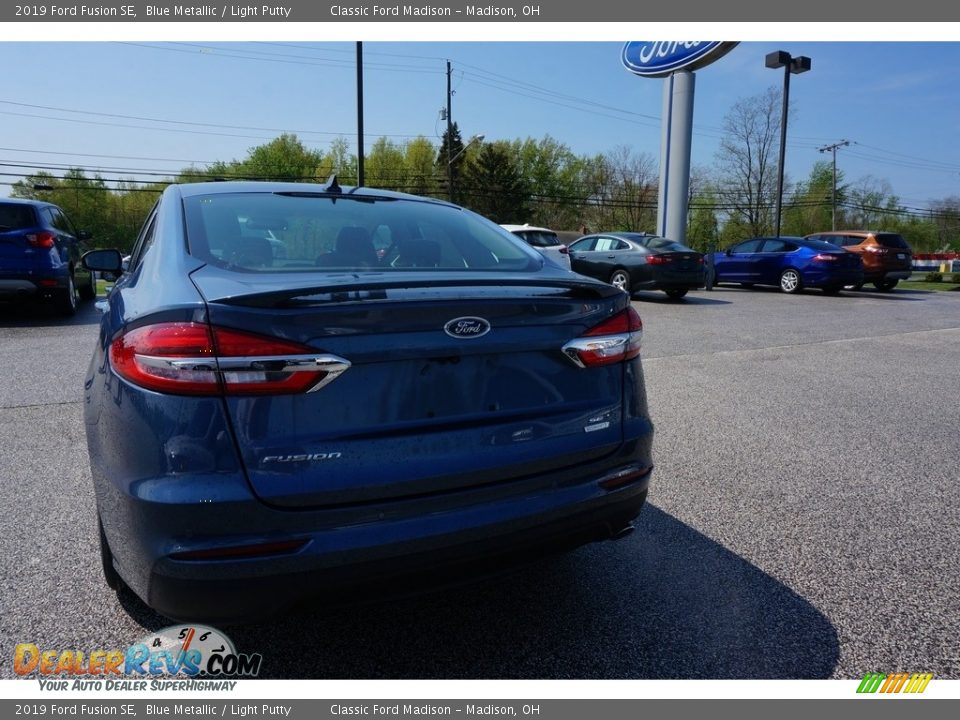 2019 Ford Fusion SE Blue Metallic / Light Putty Photo #3
