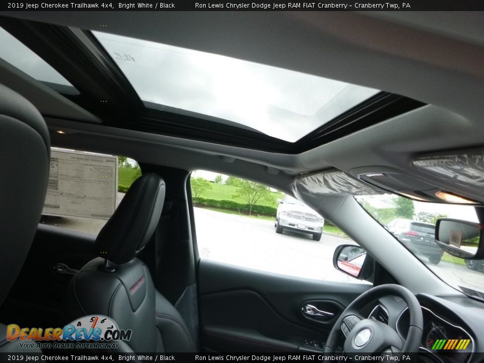2019 Jeep Cherokee Trailhawk 4x4 Bright White / Black Photo #12