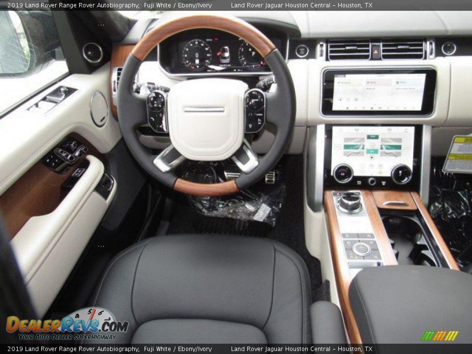 Dashboard of 2019 Land Rover Range Rover Autobiography Photo #14