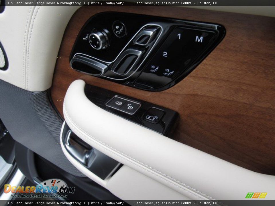 Controls of 2019 Land Rover Range Rover Autobiography Photo #23