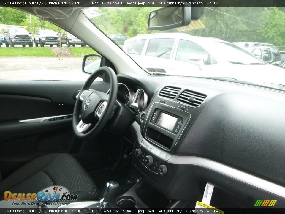 2019 Dodge Journey SE Pitch Black / Black Photo #11