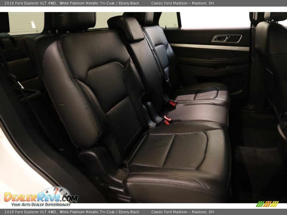 2016 Ford Explorer XLT 4WD White Platinum Metallic Tri-Coat / Ebony Black Photo #18