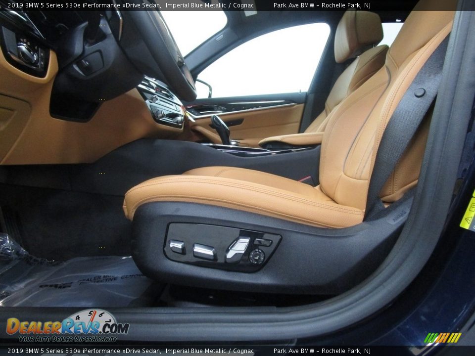 2019 BMW 5 Series 530e iPerformance xDrive Sedan Imperial Blue Metallic / Cognac Photo #9