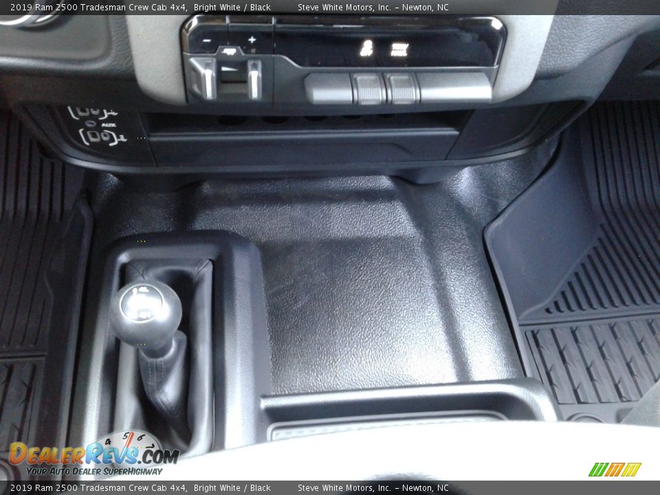 2019 Ram 2500 Tradesman Crew Cab 4x4 Bright White / Black Photo #23