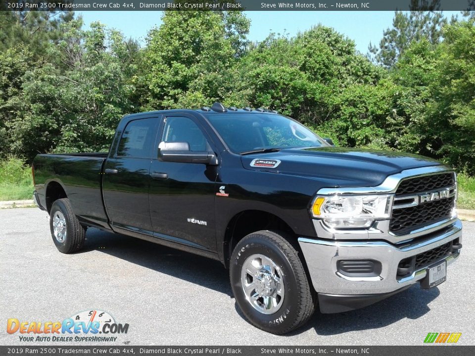 Front 3/4 View of 2019 Ram 2500 Tradesman Crew Cab 4x4 Photo #4