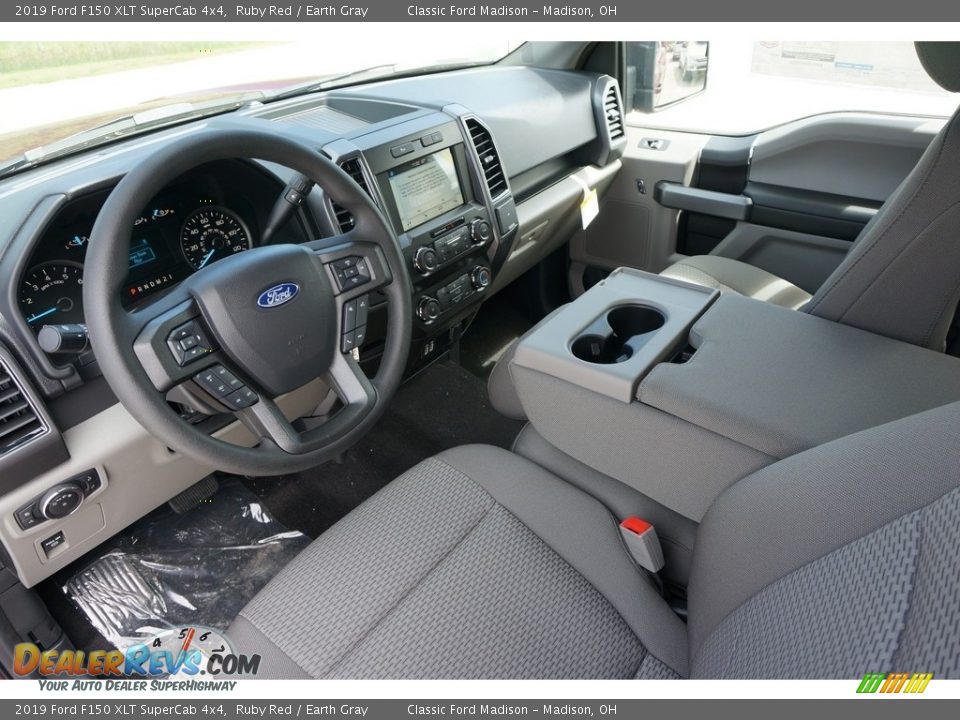 Earth Gray Interior - 2019 Ford F150 XLT SuperCab 4x4 Photo #4