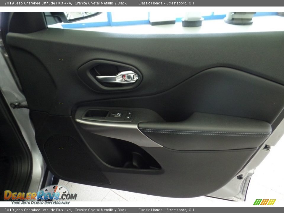 2019 Jeep Cherokee Latitude Plus 4x4 Granite Crystal Metallic / Black Photo #14