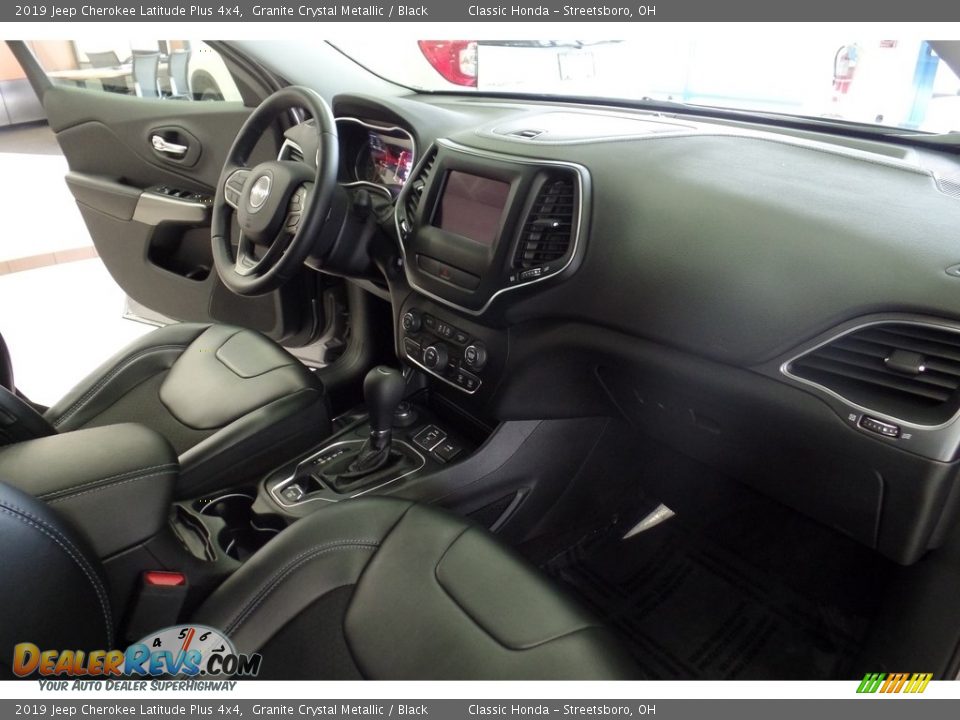 2019 Jeep Cherokee Latitude Plus 4x4 Granite Crystal Metallic / Black Photo #15