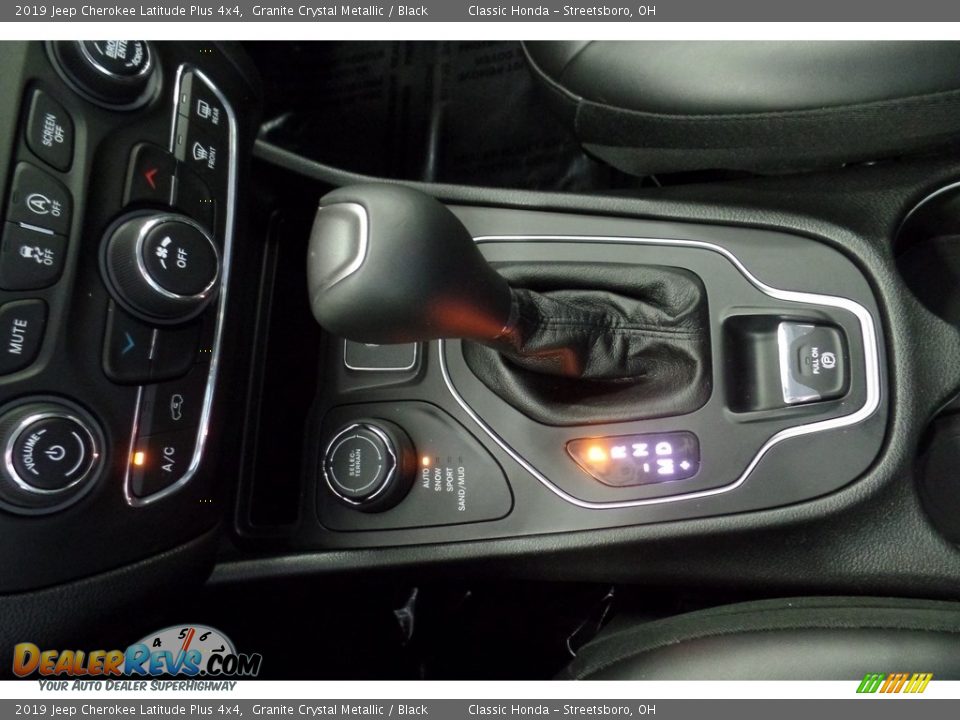 2019 Jeep Cherokee Latitude Plus 4x4 Granite Crystal Metallic / Black Photo #32