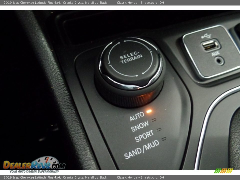 2019 Jeep Cherokee Latitude Plus 4x4 Granite Crystal Metallic / Black Photo #33