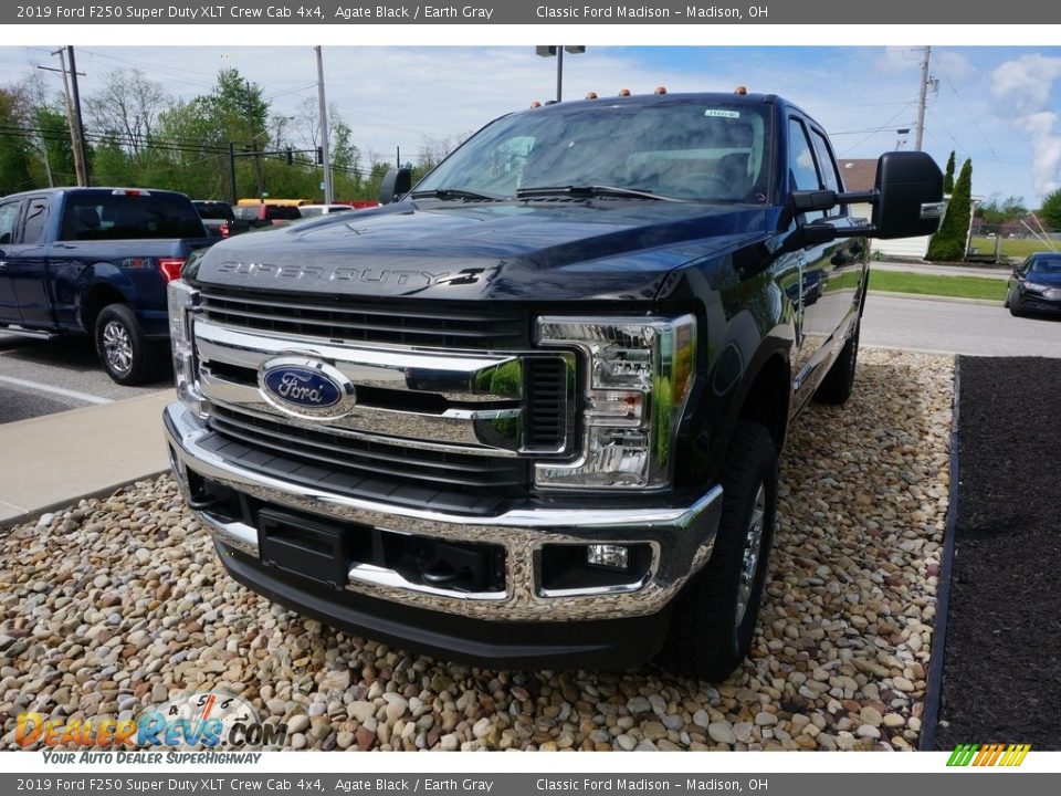 2019 Ford F250 Super Duty XLT Crew Cab 4x4 Agate Black / Earth Gray Photo #1