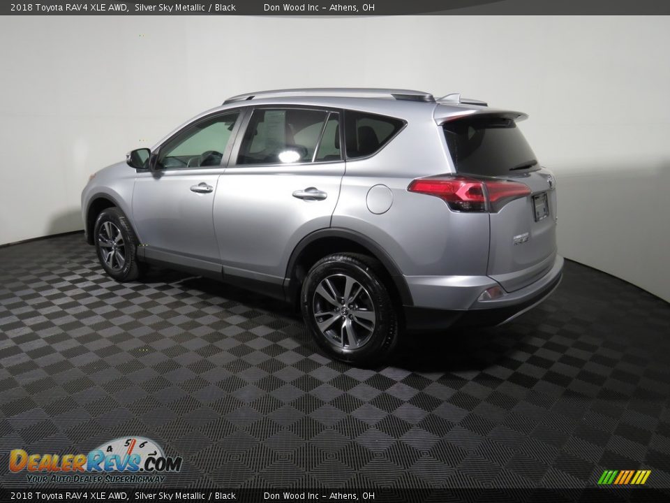 2018 Toyota RAV4 XLE AWD Silver Sky Metallic / Black Photo #10