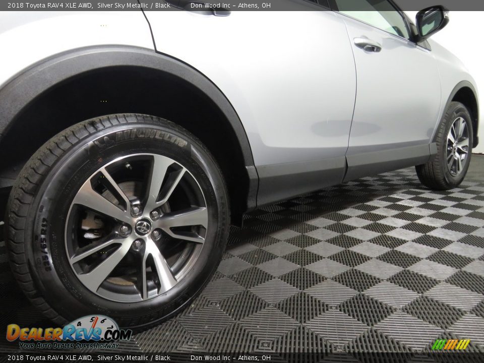 2018 Toyota RAV4 XLE AWD Silver Sky Metallic / Black Photo #17