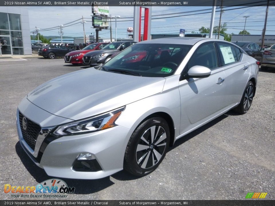Front 3/4 View of 2019 Nissan Altima SV AWD Photo #8