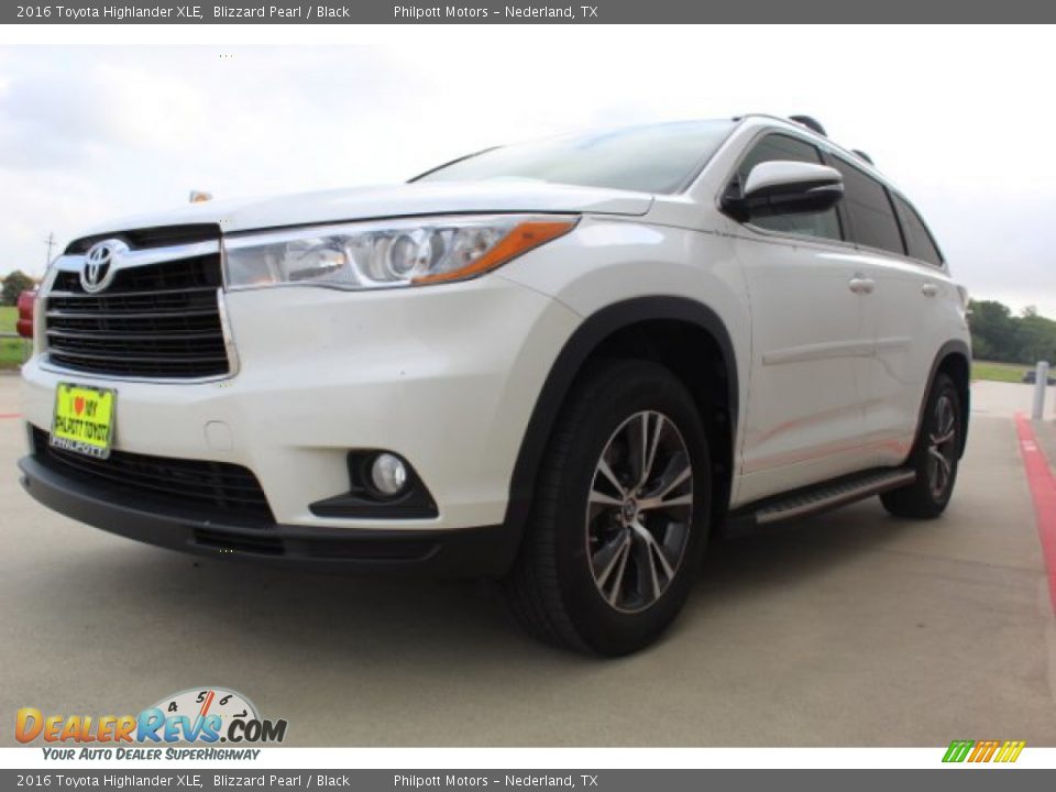 2016 Toyota Highlander XLE Blizzard Pearl / Black Photo #4