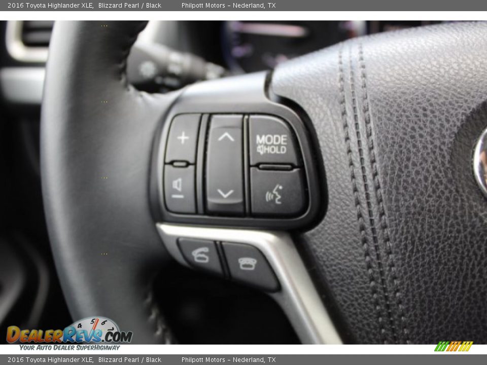 2016 Toyota Highlander XLE Blizzard Pearl / Black Photo #10