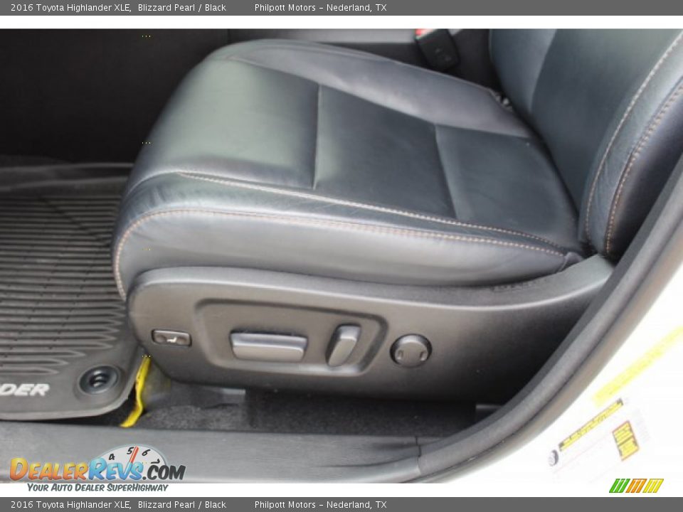 2016 Toyota Highlander XLE Blizzard Pearl / Black Photo #14