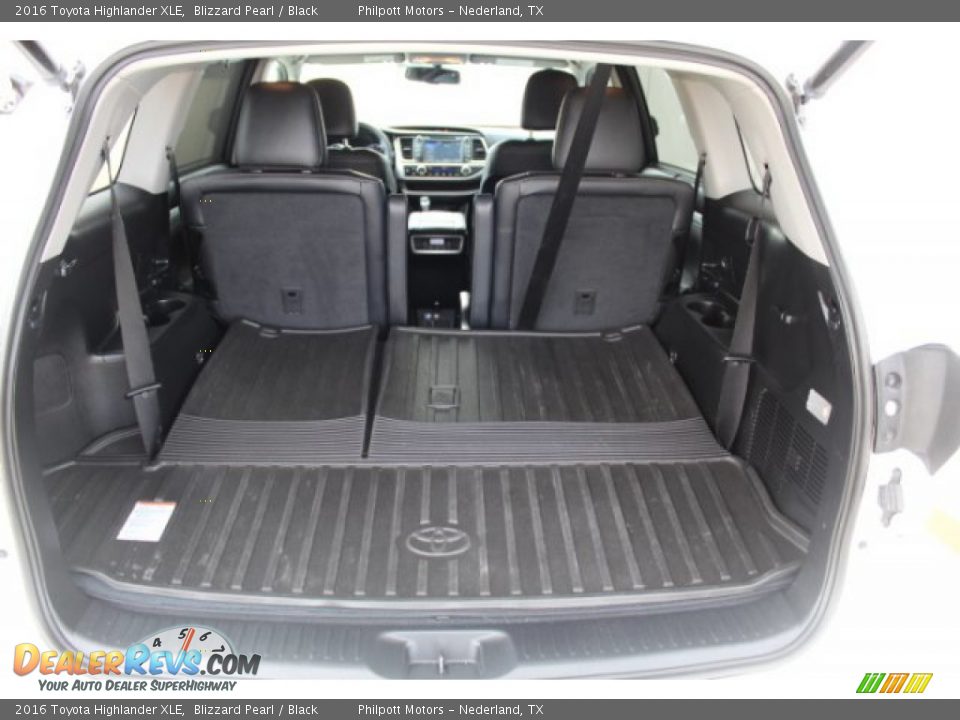 2016 Toyota Highlander XLE Blizzard Pearl / Black Photo #17