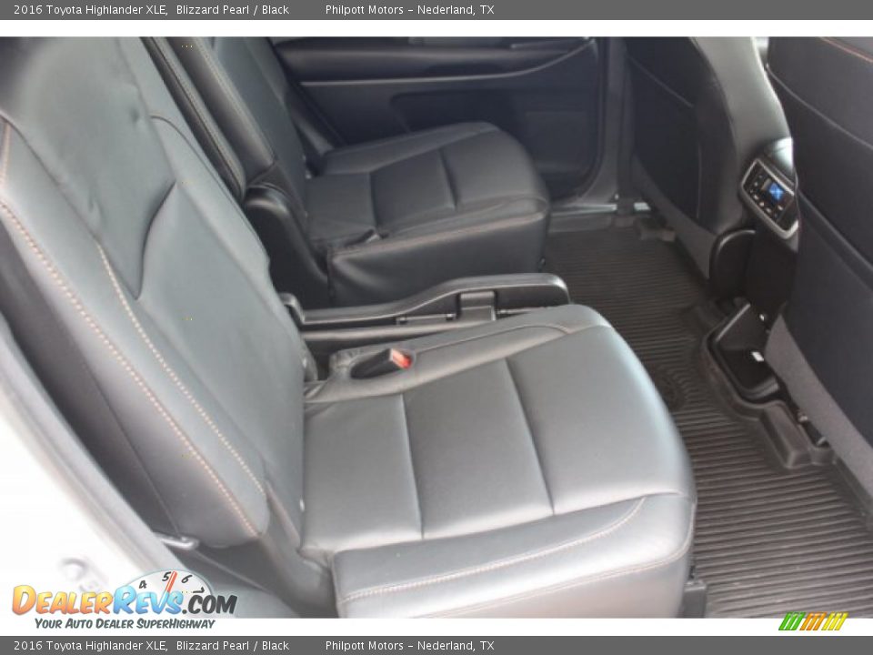 2016 Toyota Highlander XLE Blizzard Pearl / Black Photo #20