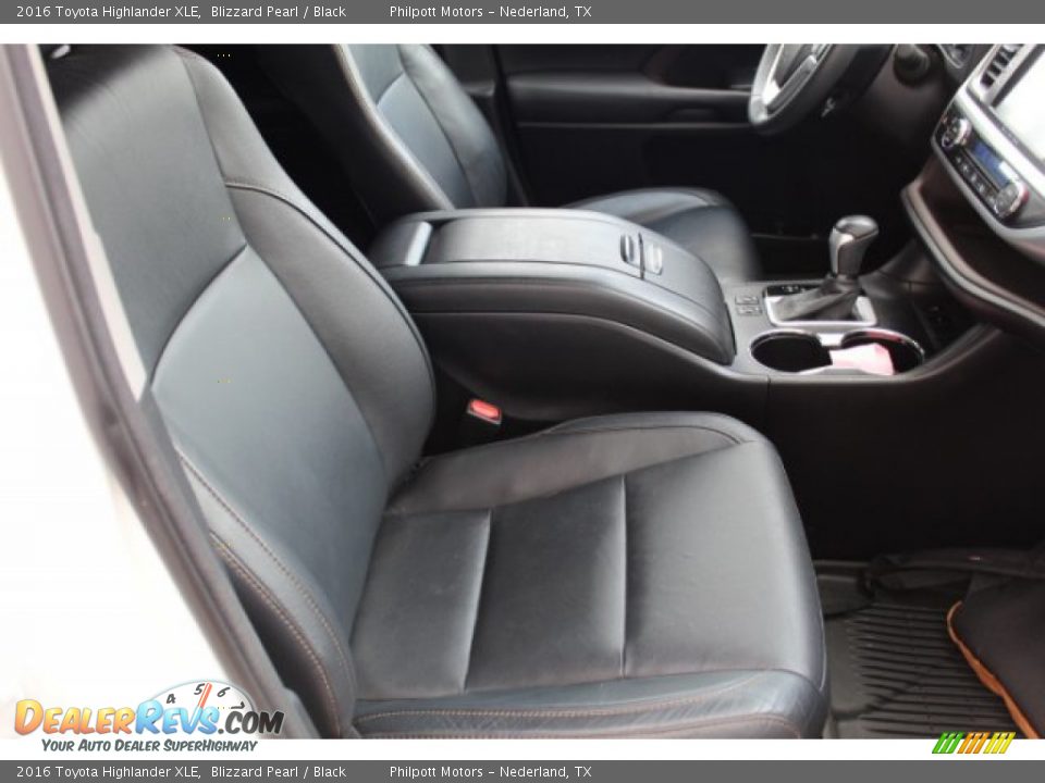 2016 Toyota Highlander XLE Blizzard Pearl / Black Photo #22
