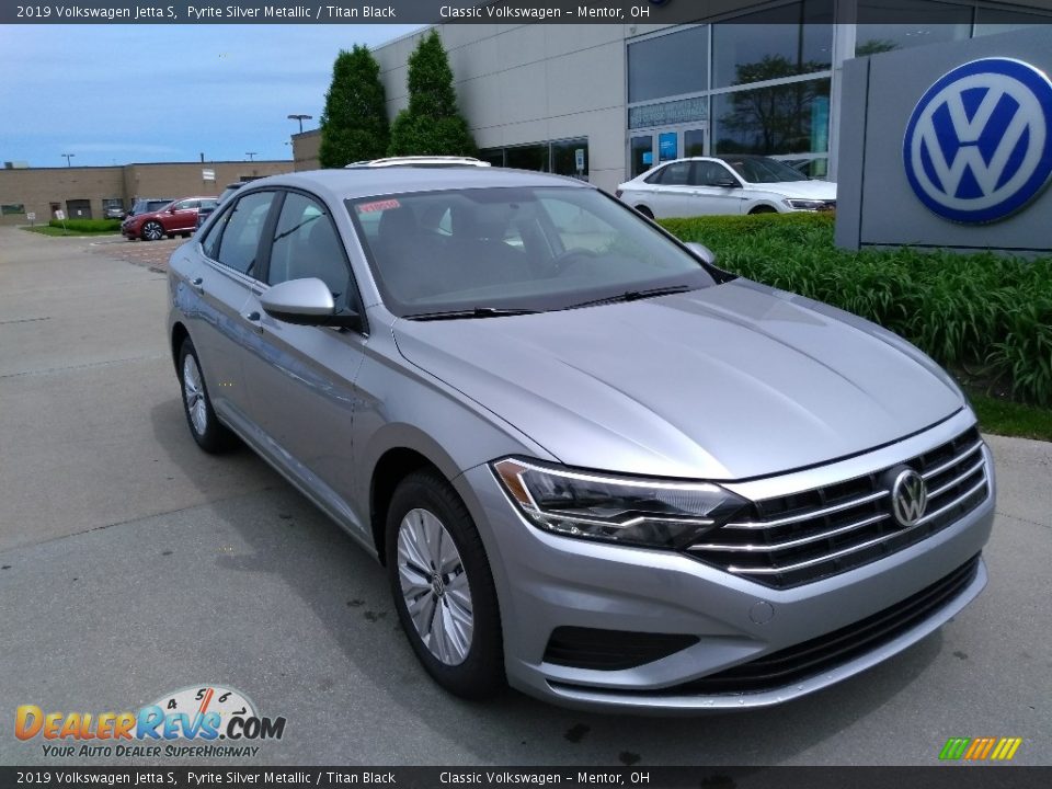 Front 3/4 View of 2019 Volkswagen Jetta S Photo #1