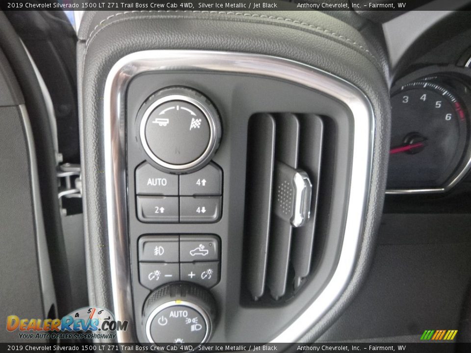 Controls of 2019 Chevrolet Silverado 1500 LT Z71 Trail Boss Crew Cab 4WD Photo #20