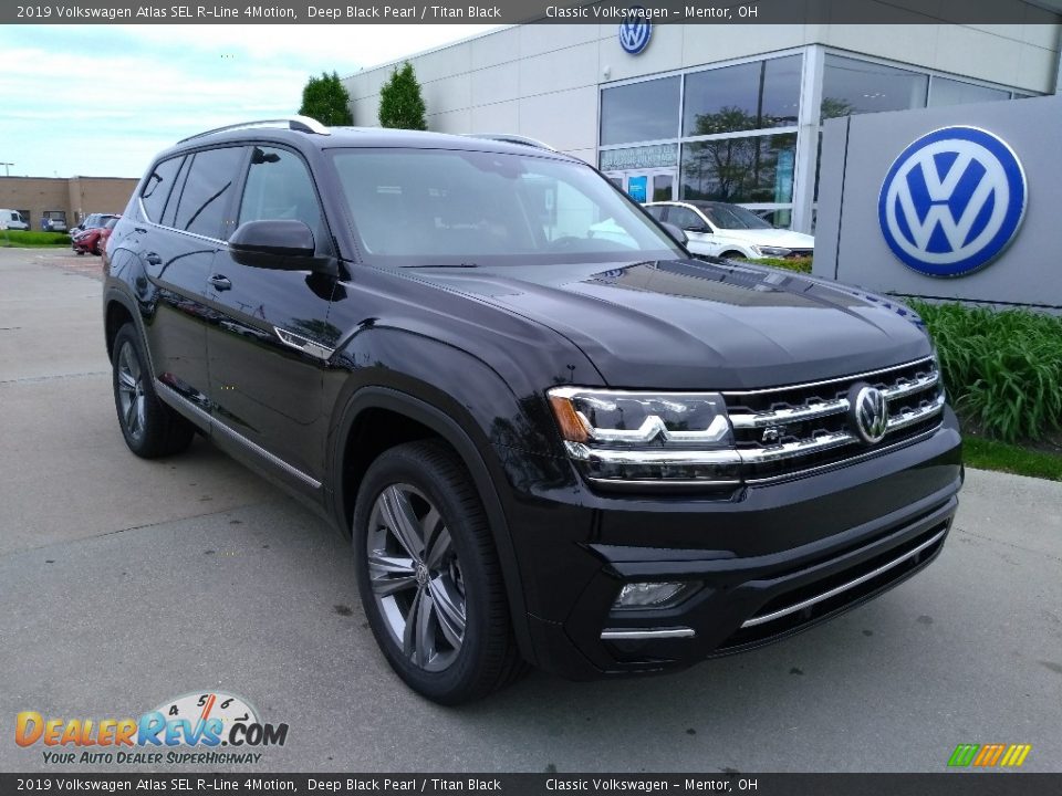 Front 3/4 View of 2019 Volkswagen Atlas SEL R-Line 4Motion Photo #1