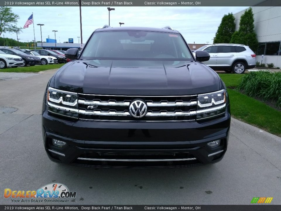 2019 Volkswagen Atlas SEL R-Line 4Motion Deep Black Pearl / Titan Black Photo #2