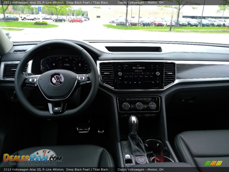 Dashboard of 2019 Volkswagen Atlas SEL R-Line 4Motion Photo #4