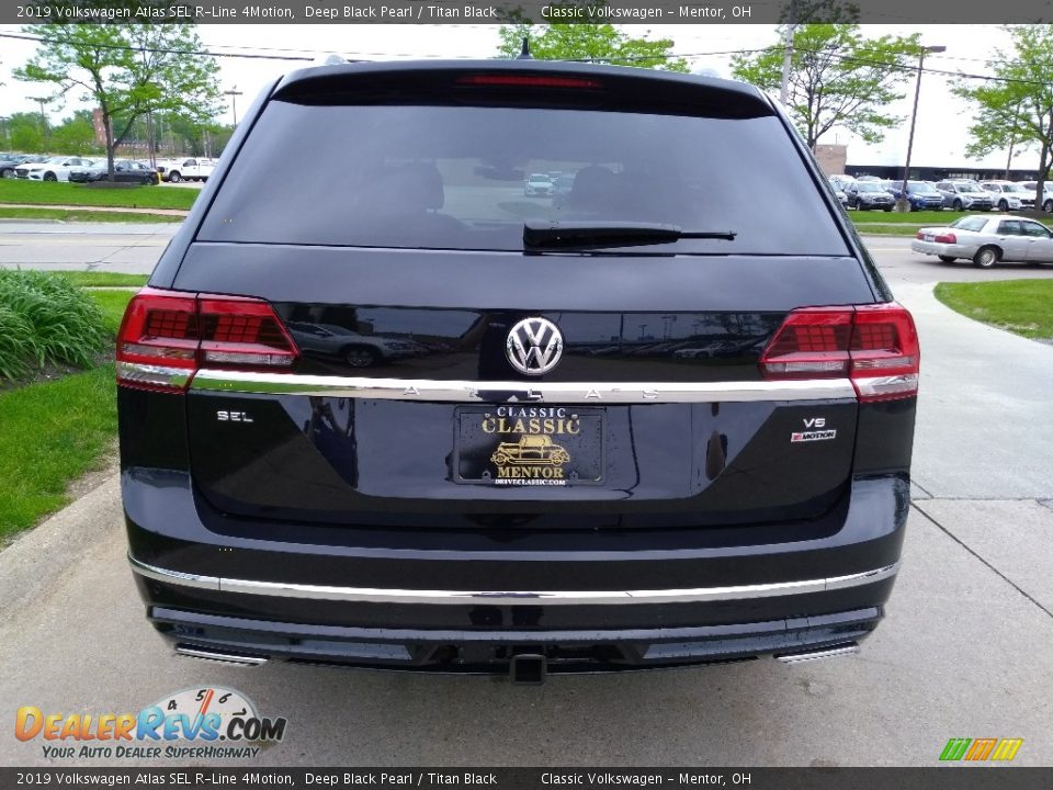 2019 Volkswagen Atlas SEL R-Line 4Motion Deep Black Pearl / Titan Black Photo #5