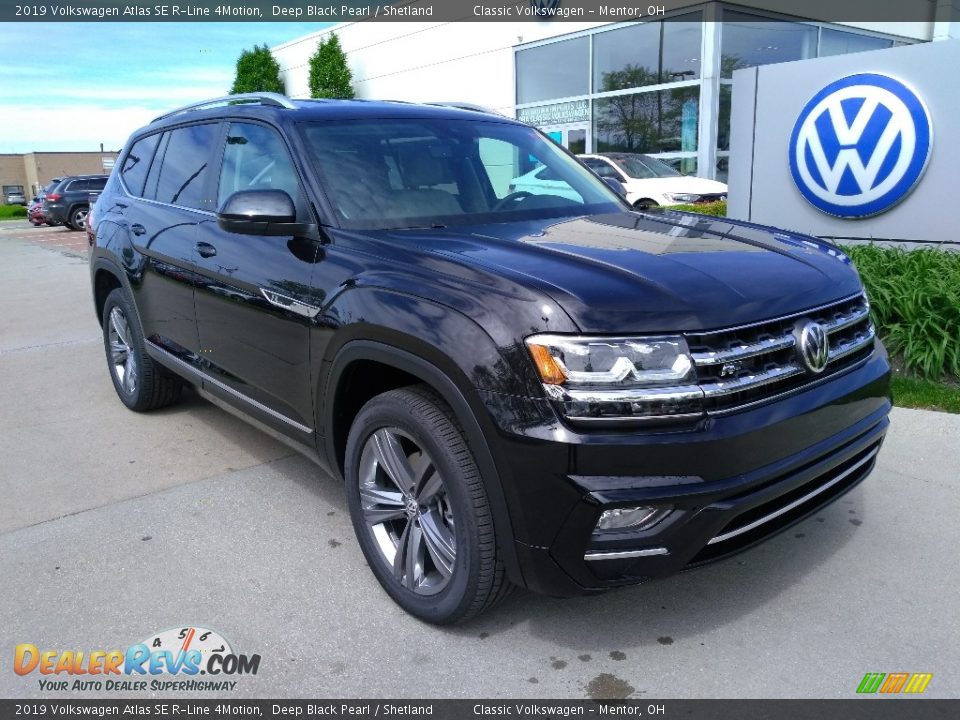 Front 3/4 View of 2019 Volkswagen Atlas SE R-Line 4Motion Photo #1