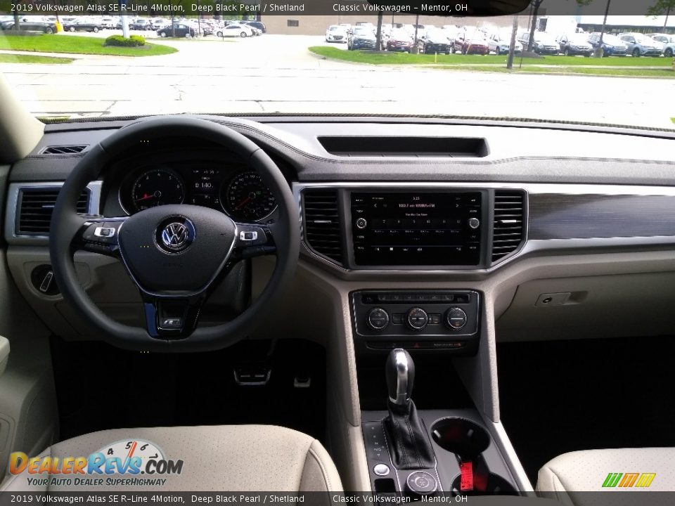 Dashboard of 2019 Volkswagen Atlas SE R-Line 4Motion Photo #4