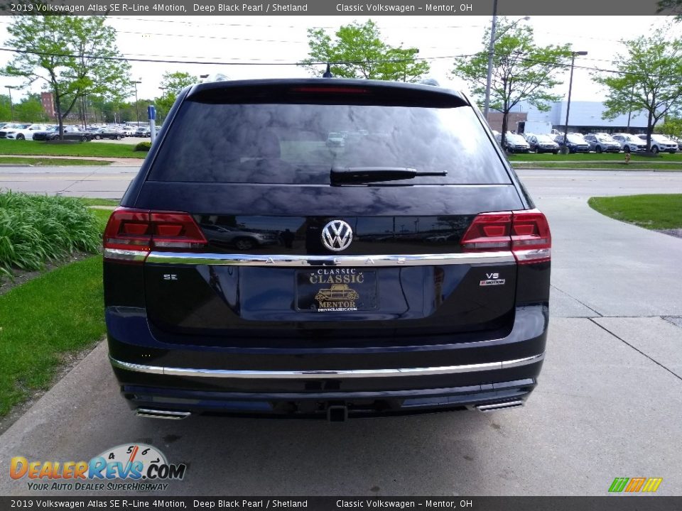 2019 Volkswagen Atlas SE R-Line 4Motion Deep Black Pearl / Shetland Photo #5