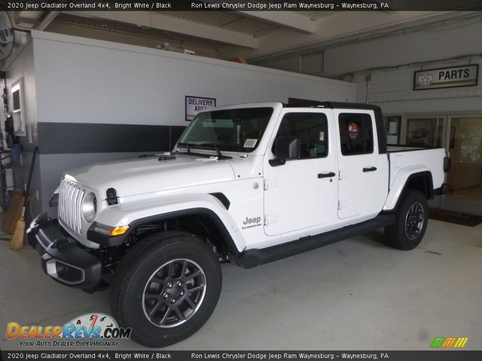 Front 3/4 View of 2020 Jeep Gladiator Overland 4x4 Photo #1