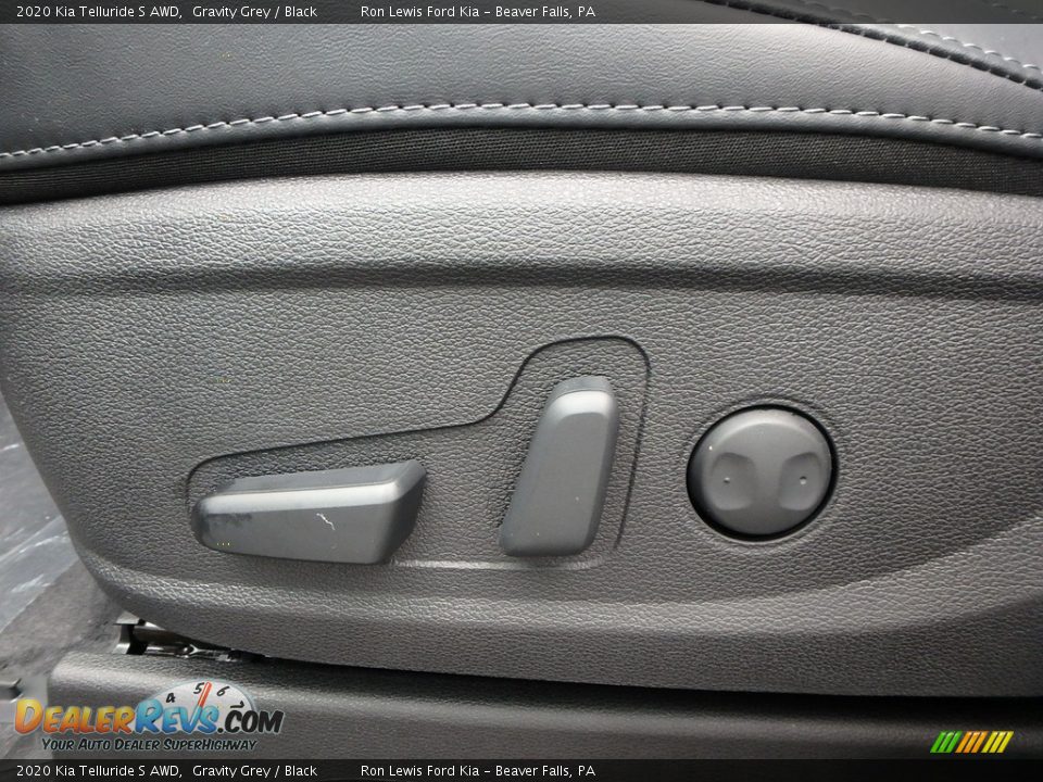 Controls of 2020 Kia Telluride S AWD Photo #17