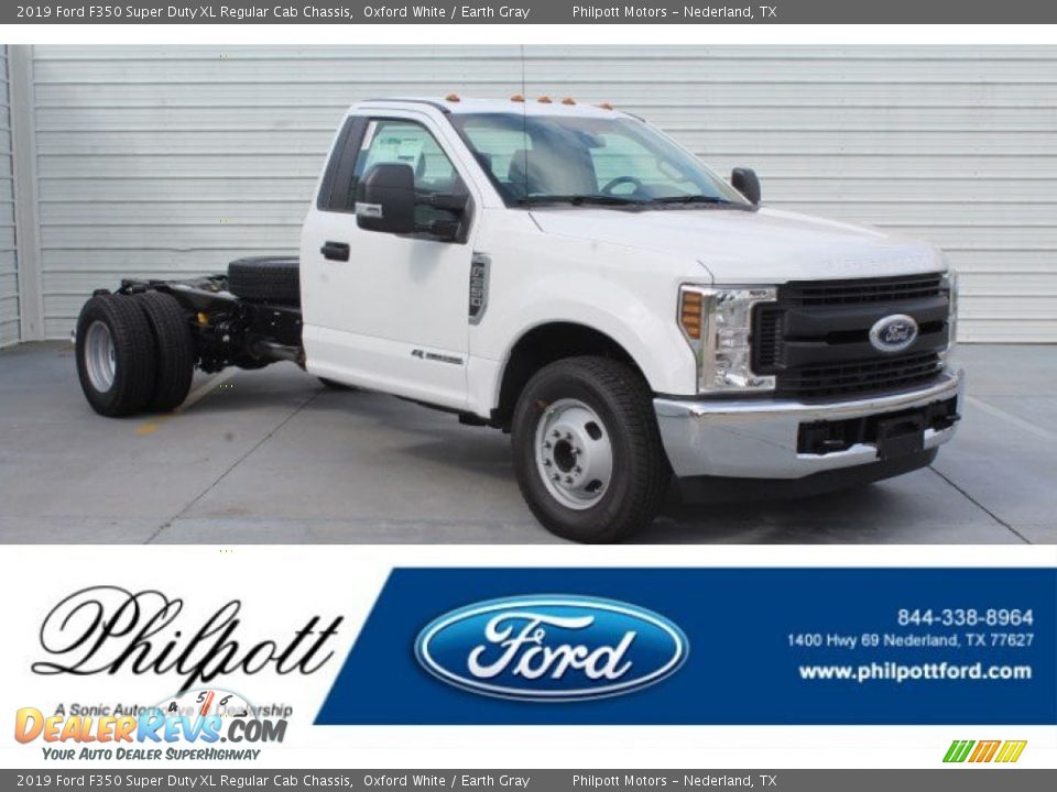 2019 Ford F350 Super Duty XL Regular Cab Chassis Oxford White / Earth Gray Photo #1