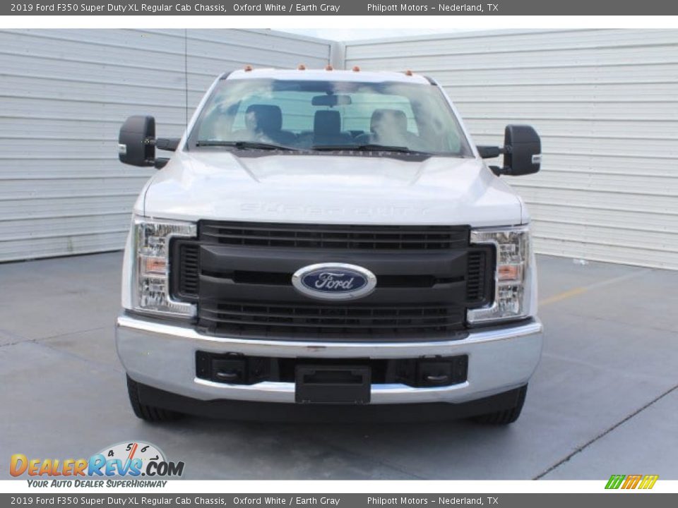 2019 Ford F350 Super Duty XL Regular Cab Chassis Oxford White / Earth Gray Photo #3