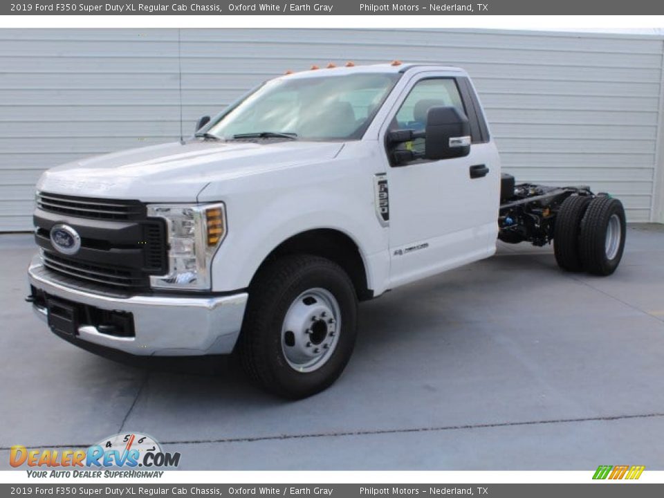 2019 Ford F350 Super Duty XL Regular Cab Chassis Oxford White / Earth Gray Photo #4