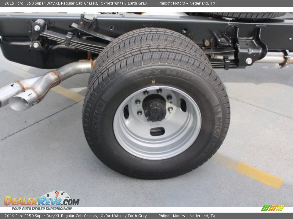 2019 Ford F350 Super Duty XL Regular Cab Chassis Oxford White / Earth Gray Photo #8